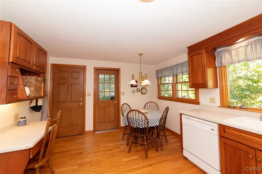 127 Hillside Way, Camillus, New York 13031, Camillus, New York 13031, 5 Bedrooms Bedrooms, 11 Rooms Rooms,2 BathroomsBathrooms,Residential,For Sale,127 Hillside Way, Camillus, New York 13031,0,S1644357