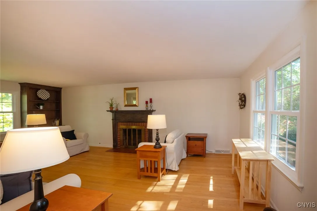 127 Hillside Way, Camillus, New York 13031, Camillus, New York 13031, 5 Bedrooms Bedrooms, 11 Rooms Rooms,2 BathroomsBathrooms,Residential,For Sale,127 Hillside Way, Camillus, New York 13031,0,S1644357