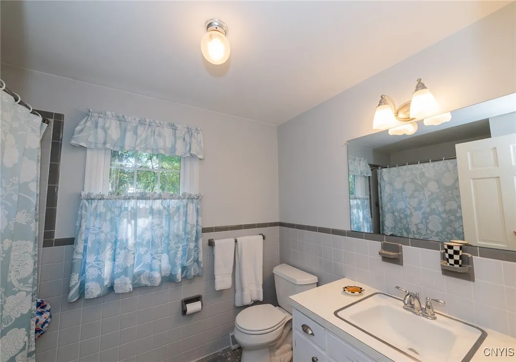 127 Hillside Way, Camillus, New York 13031, Camillus, New York 13031, 5 Bedrooms Bedrooms, 11 Rooms Rooms,2 BathroomsBathrooms,Residential,For Sale,127 Hillside Way, Camillus, New York 13031,0,S1644357