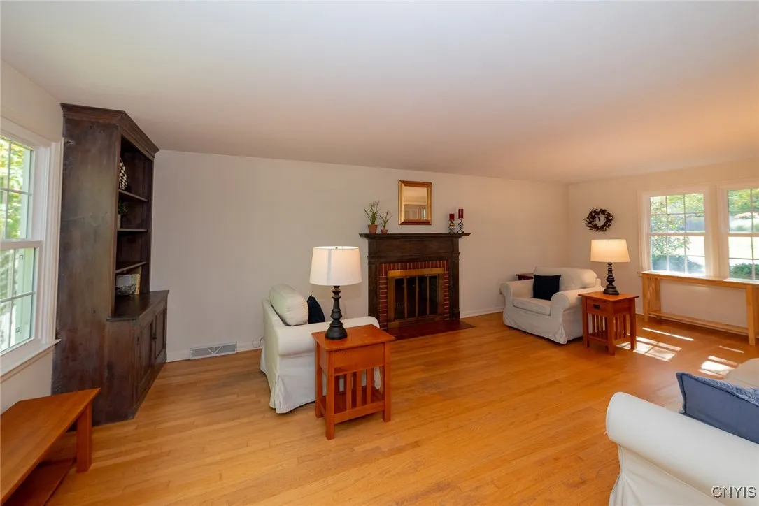 127 Hillside Way, Camillus, New York 13031, Camillus, New York 13031, 5 Bedrooms Bedrooms, 11 Rooms Rooms,2 BathroomsBathrooms,Residential,For Sale,127 Hillside Way, Camillus, New York 13031,0,S1644357