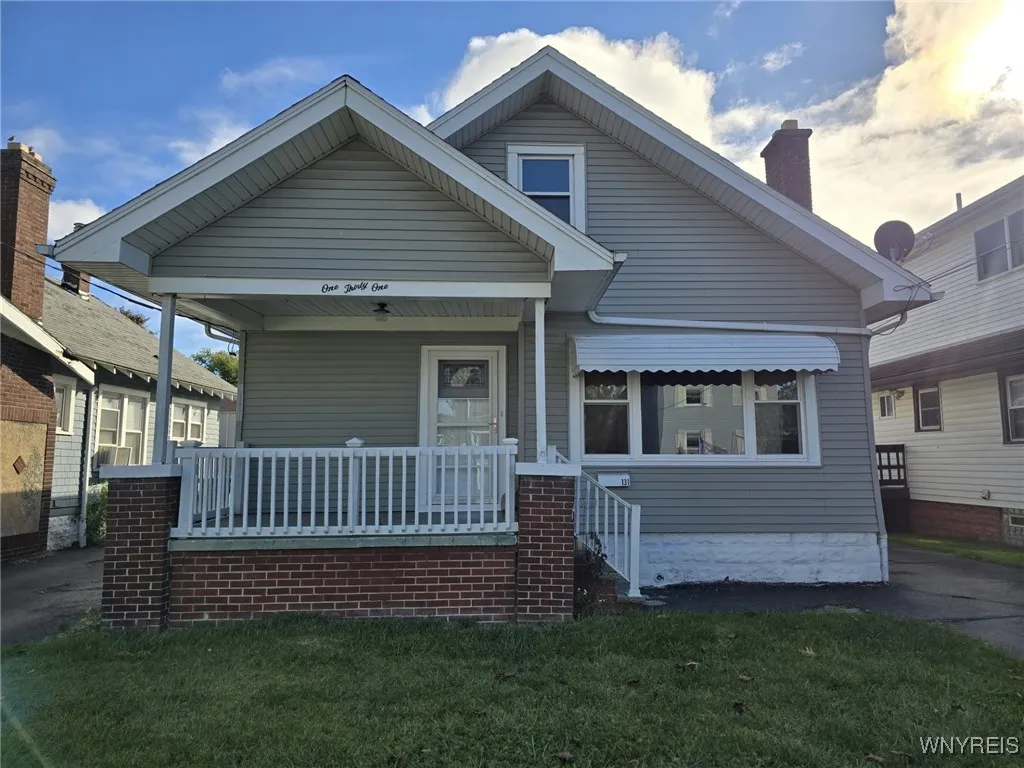 131 61st Street, Niagara Falls, New York 14304, Niagara Falls, New York 14304, 2 Bedrooms Bedrooms, 5 Rooms Rooms,2 BathroomsBathrooms,Residential,For Sale,131 61st Street, Niagara Falls, New York 14304,0,B1644507
