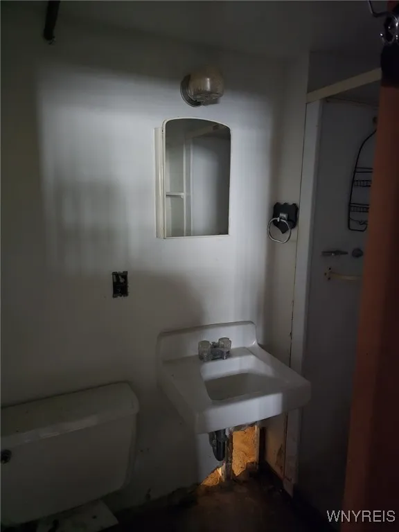 131 61st Street, Niagara Falls, New York 14304, Niagara Falls, New York 14304, 2 Bedrooms Bedrooms, 5 Rooms Rooms,2 BathroomsBathrooms,Residential,For Sale,131 61st Street, Niagara Falls, New York 14304,0,B1644507