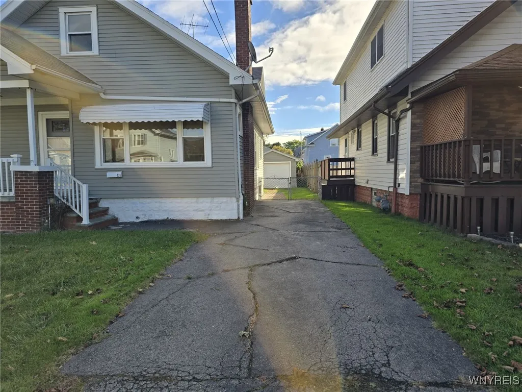 131 61st Street, Niagara Falls, New York 14304, Niagara Falls, New York 14304, 2 Bedrooms Bedrooms, 5 Rooms Rooms,2 BathroomsBathrooms,Residential,For Sale,131 61st Street, Niagara Falls, New York 14304,0,B1644507