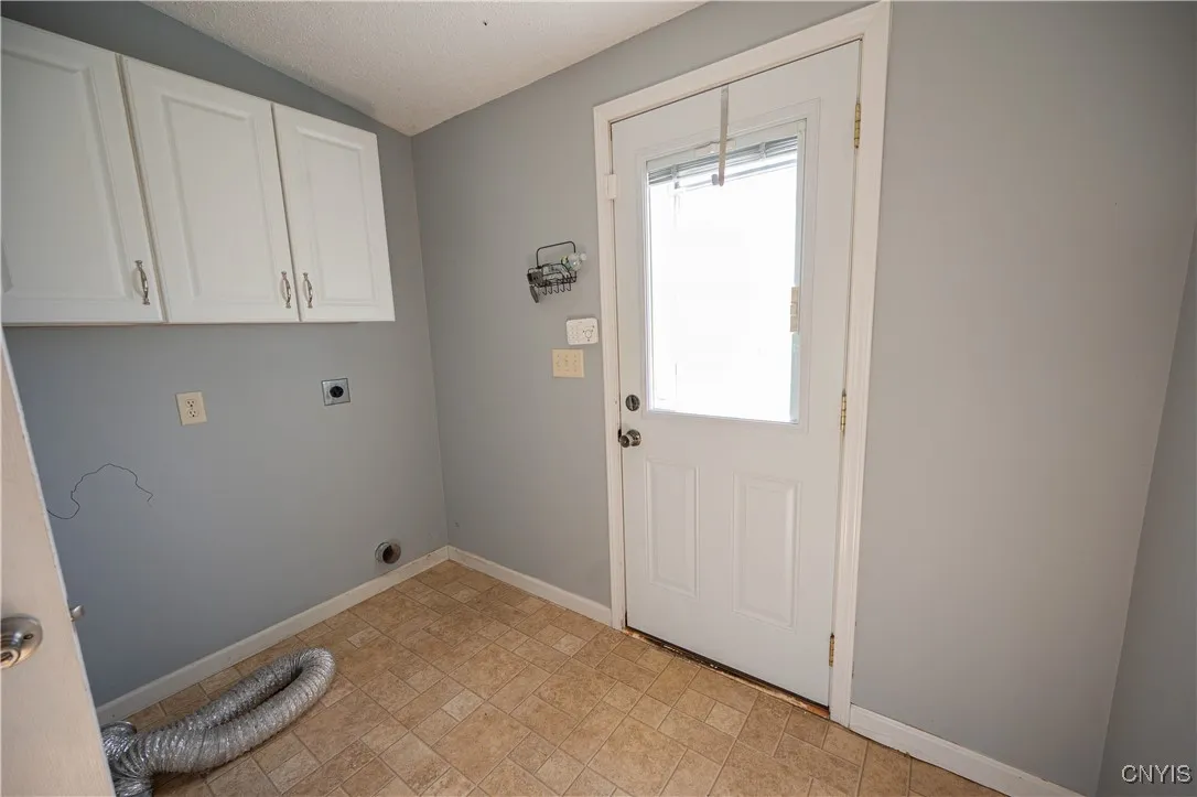 Entry door with area for washer and dryer and storage cabinetry