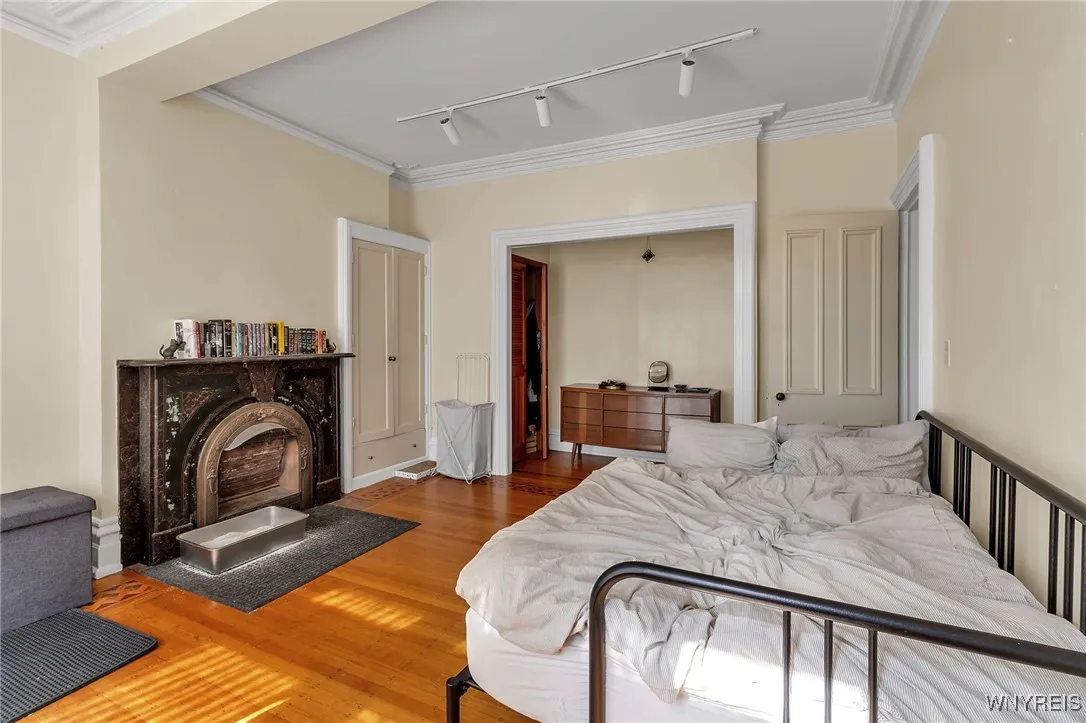 196 Linwood Avenue, Buffalo, New York 14209, Buffalo, New York 14209, 4 Bedrooms Bedrooms, ,Multi Family,For Sale,196 Linwood Avenue, Buffalo, New York 14209,0,B1642482