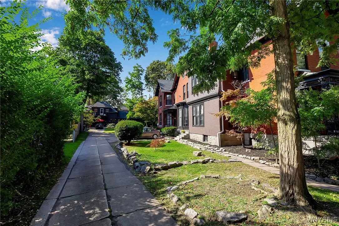 196 Linwood Avenue, Buffalo, New York 14209, Buffalo, New York 14209, 4 Bedrooms Bedrooms, ,Multi Family,For Sale,196 Linwood Avenue, Buffalo, New York 14209,0,B1642482