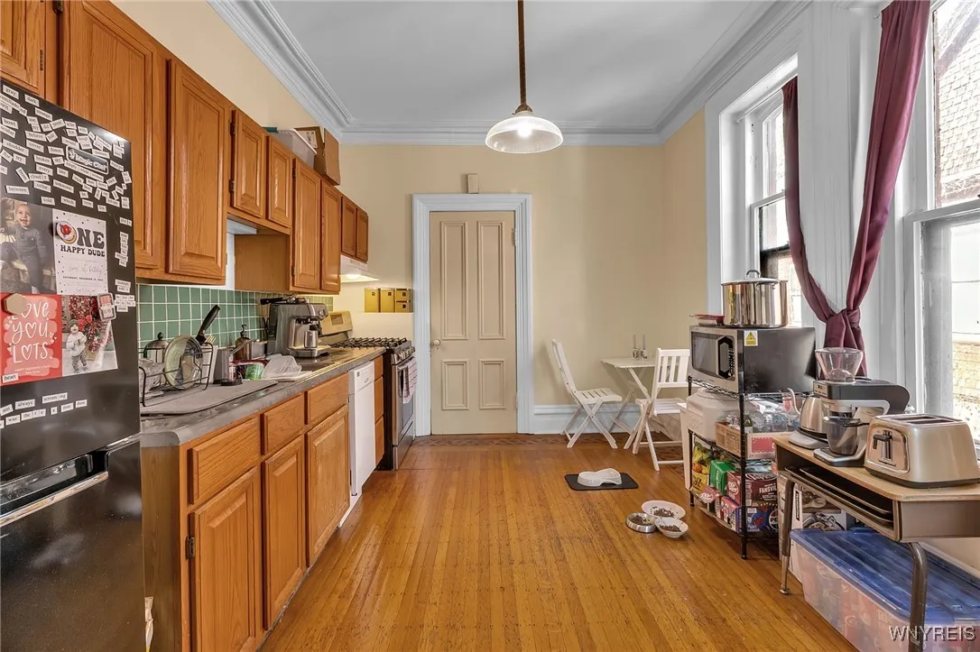 196 Linwood Avenue, Buffalo, New York 14209, Buffalo, New York 14209, 4 Bedrooms Bedrooms, ,Multi Family,For Sale,196 Linwood Avenue, Buffalo, New York 14209,0,B1642482