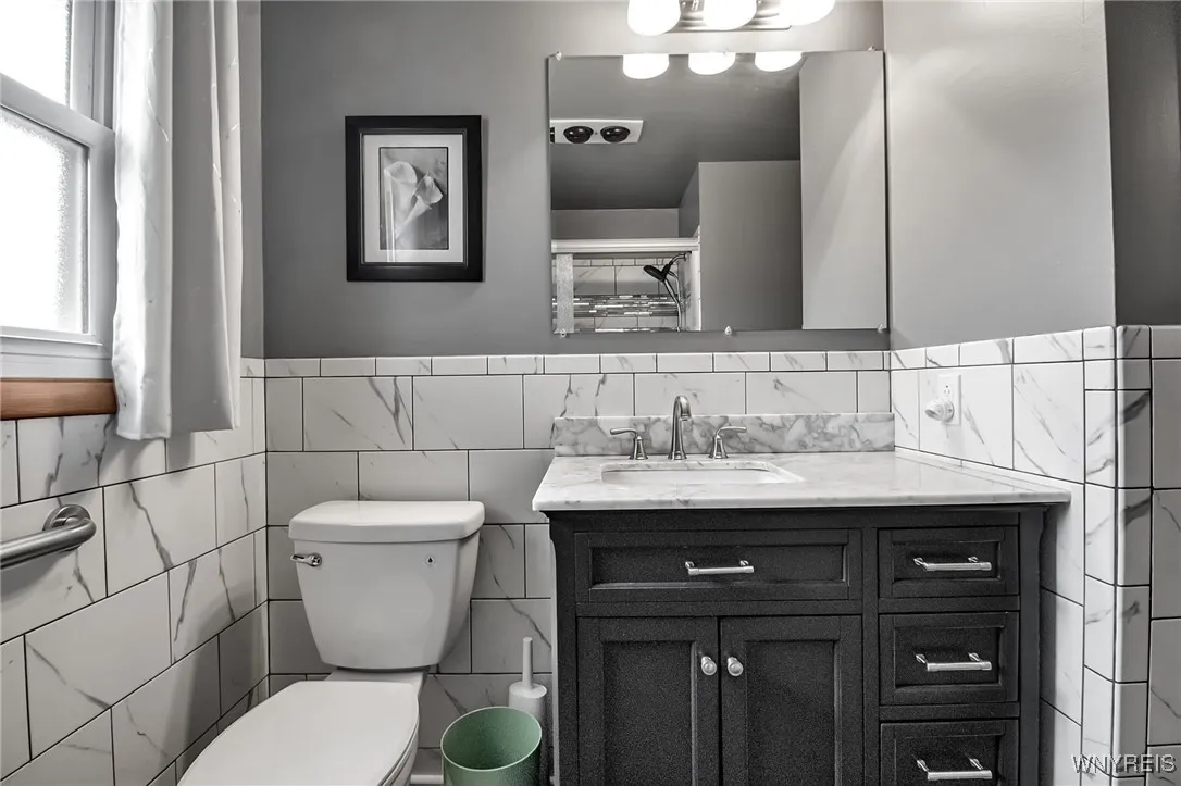 84 Midland Avenue, Tonawanda, New York 14223, Tonawanda, New York 14223, 3 Bedrooms Bedrooms, 7 Rooms Rooms,2 BathroomsBathrooms,Residential,For Sale,84 Midland Avenue, Tonawanda, New York 14223,0,B1644490