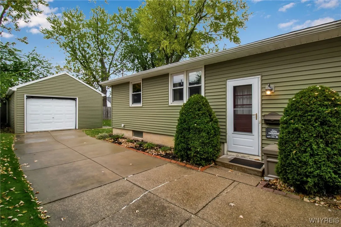 84 Midland Avenue, Tonawanda, New York 14223, Tonawanda, New York 14223, 3 Bedrooms Bedrooms, 7 Rooms Rooms,2 BathroomsBathrooms,Residential,For Sale,84 Midland Avenue, Tonawanda, New York 14223,0,B1644490
