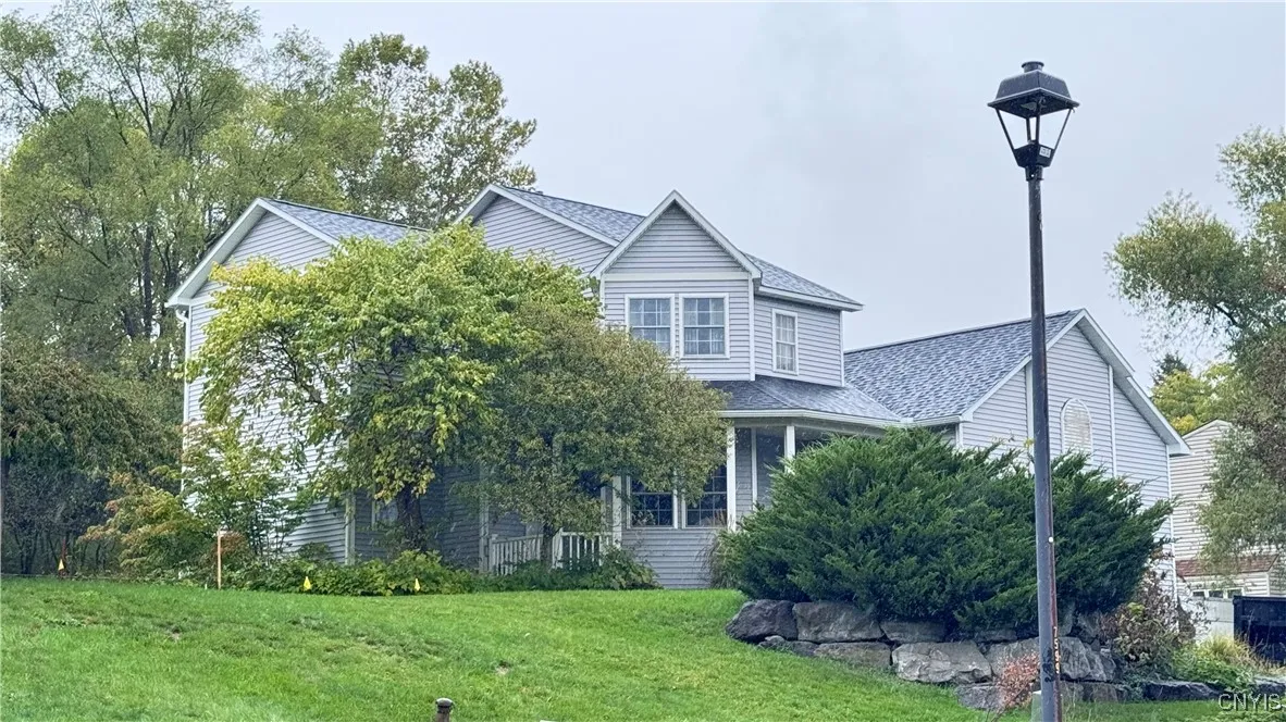 107 Weathervane Way, Camillus, New York 13209, Camillus, New York 13209, 3 Bedrooms Bedrooms, 8 Rooms Rooms,2 BathroomsBathrooms,Residential,Closed,107 Weathervane Way, Camillus, New York 13209,0,S1644621