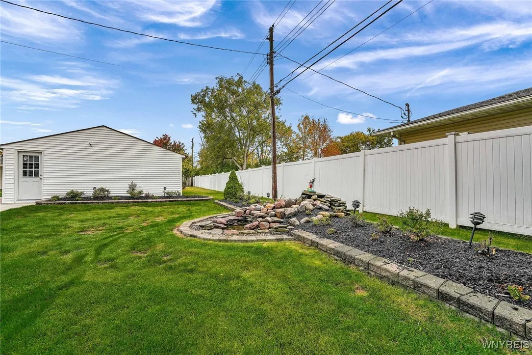 11 Bradwood Road, West Seneca, New York 14224, West Seneca, New York 14224, 3 Bedrooms Bedrooms, 8 Rooms Rooms,1 BathroomBathrooms,Residential,For Sale,11 Bradwood Road, West Seneca, New York 14224,0,B1644236