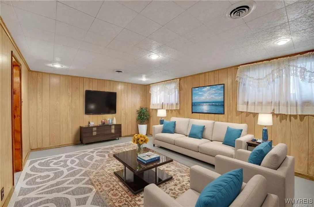 Photo has been virtually staged