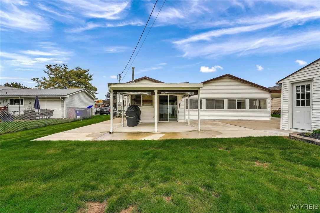 11 Bradwood Road, West Seneca, New York 14224, West Seneca, New York 14224, 3 Bedrooms Bedrooms, 8 Rooms Rooms,1 BathroomBathrooms,Residential,For Sale,11 Bradwood Road, West Seneca, New York 14224,0,B1644236