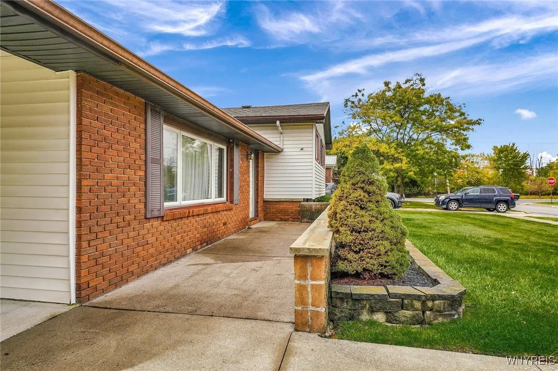 11 Bradwood Road, West Seneca, New York 14224, West Seneca, New York 14224, 3 Bedrooms Bedrooms, 8 Rooms Rooms,1 BathroomBathrooms,Residential,For Sale,11 Bradwood Road, West Seneca, New York 14224,0,B1644236