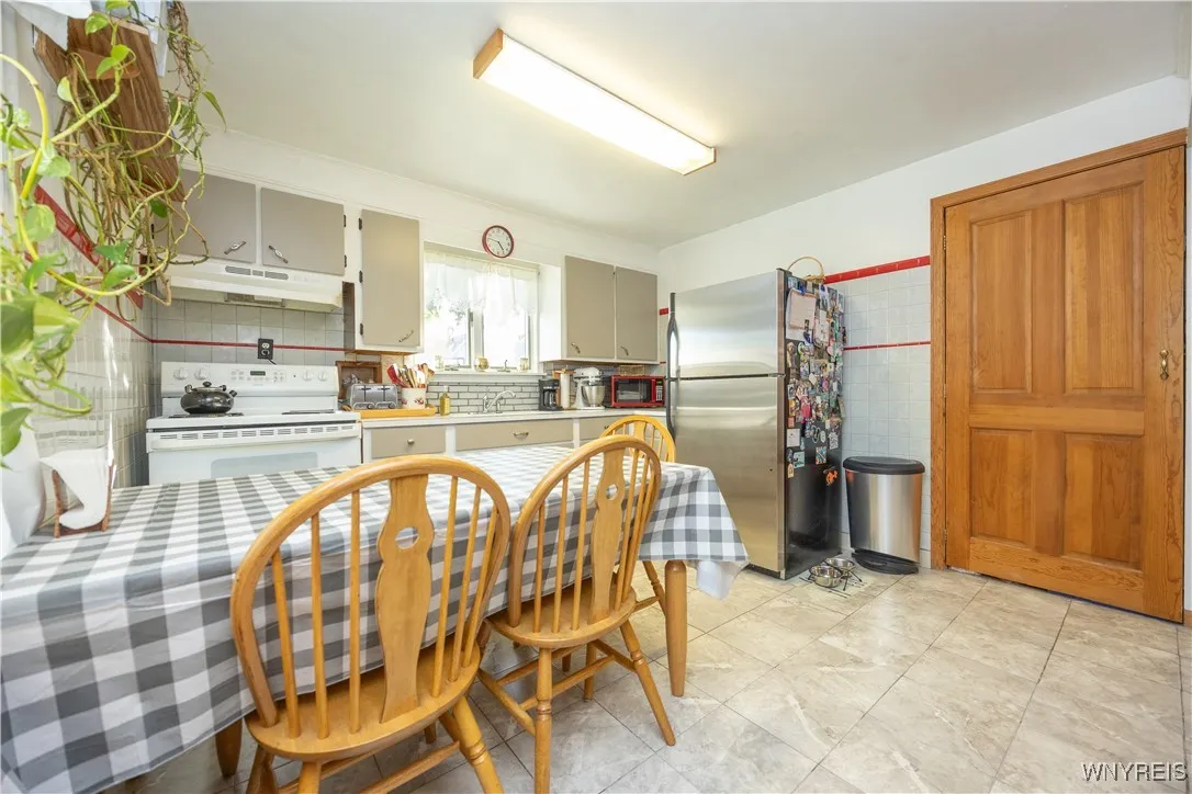 2219 Forest Avenue, Niagara Falls, New York 14301, Niagara Falls, New York 14301, 3 Bedrooms Bedrooms, 5 Rooms Rooms,1 BathroomBathrooms,Residential,For Sale,2219 Forest Avenue, Niagara Falls, New York 14301,0,B1643878