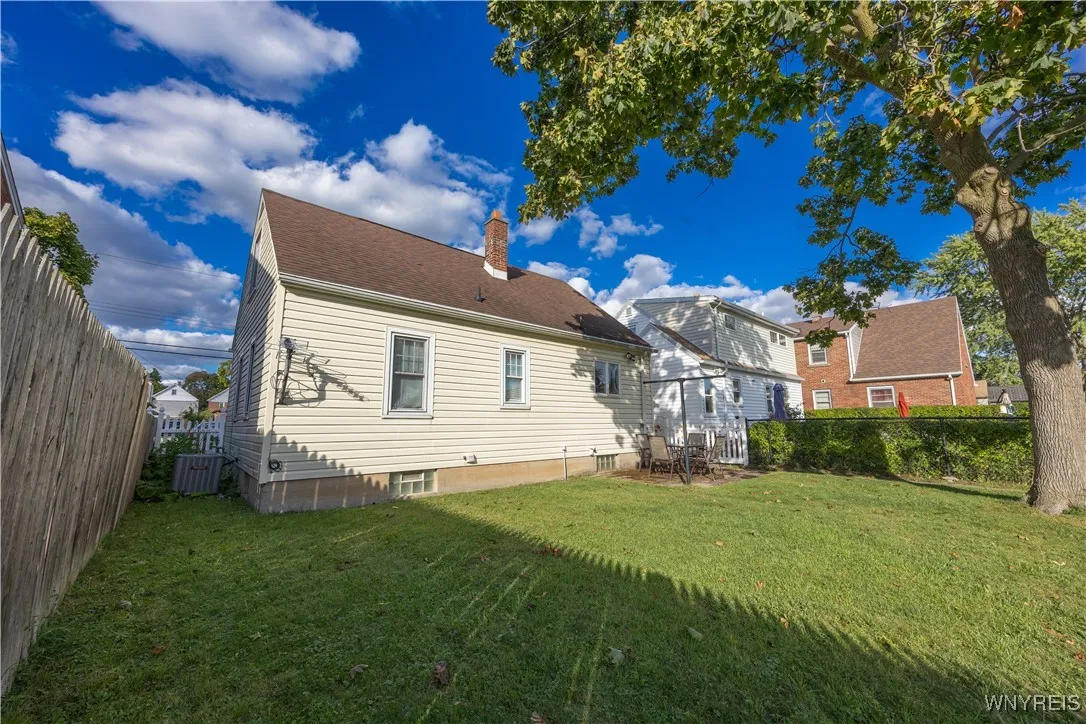 2219 Forest Avenue, Niagara Falls, New York 14301, Niagara Falls, New York 14301, 3 Bedrooms Bedrooms, 5 Rooms Rooms,1 BathroomBathrooms,Residential,For Sale,2219 Forest Avenue, Niagara Falls, New York 14301,0,B1643878