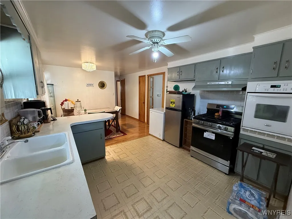 97 Mitchell Drive, Tonawanda, New York 14150, Tonawanda, New York 14150, 3 Bedrooms Bedrooms, 7 Rooms Rooms,1 BathroomBathrooms,Residential Lease,For Rent,97 Mitchell Drive, Tonawanda, New York 14150,0,B1644520