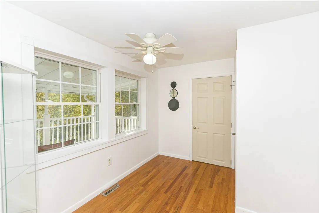 Eat In Area or Breakfast Nook