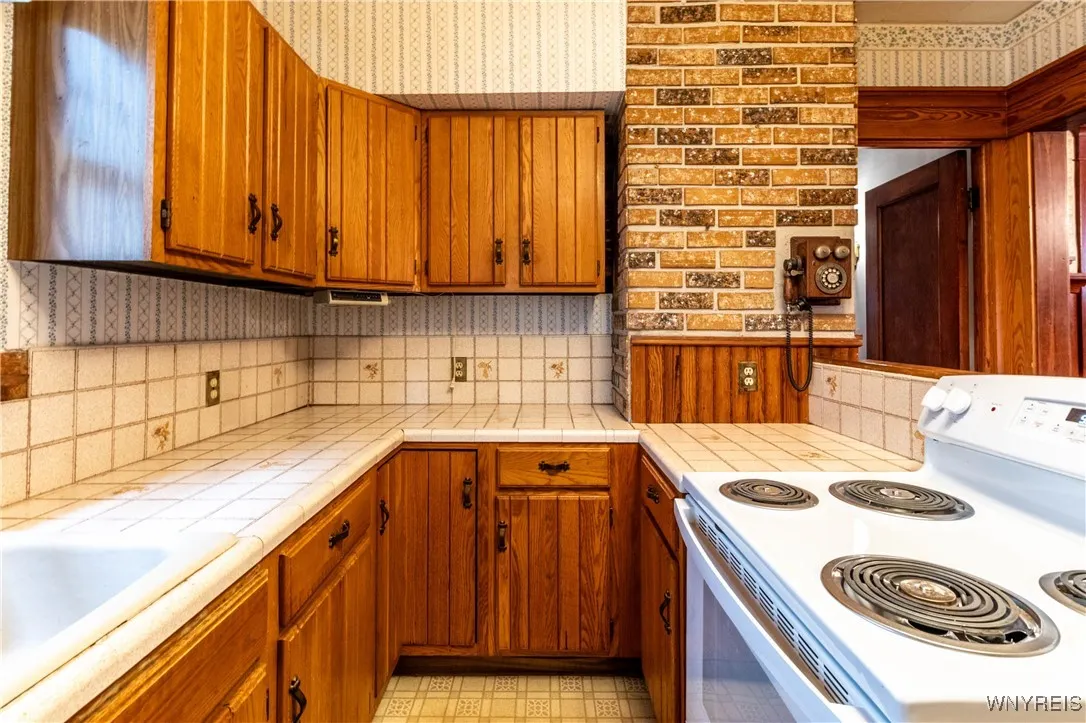 301 Woodward Avenue, Buffalo, New York 14214, Buffalo, New York 14214, 3 Bedrooms Bedrooms, 7 Rooms Rooms,1 BathroomBathrooms,Residential,For Sale,301 Woodward Avenue, Buffalo, New York 14214,0,B1644365