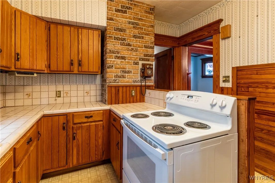 301 Woodward Avenue, Buffalo, New York 14214, Buffalo, New York 14214, 3 Bedrooms Bedrooms, 7 Rooms Rooms,1 BathroomBathrooms,Residential,For Sale,301 Woodward Avenue, Buffalo, New York 14214,0,B1644365