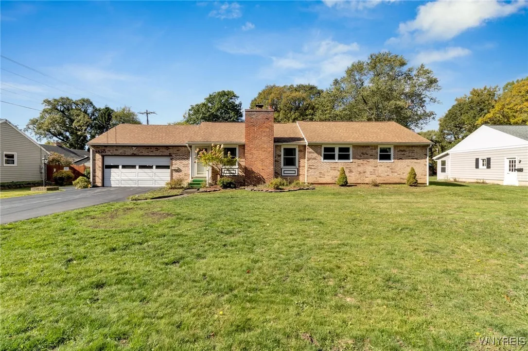 4520 Greenbriar Road, Clarence, New York 14221, Clarence, New York 14221, 3 Bedrooms Bedrooms, 8 Rooms Rooms,2 BathroomsBathrooms,Residential,For Sale,4520 Greenbriar Road, Clarence, New York 14221,0,B1644123