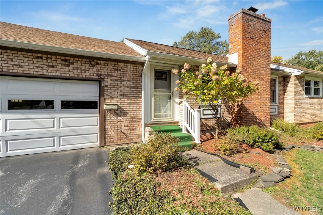 4520 Greenbriar Road, Clarence, New York 14221, Clarence, New York 14221, 3 Bedrooms Bedrooms, 8 Rooms Rooms,2 BathroomsBathrooms,Residential,For Sale,4520 Greenbriar Road, Clarence, New York 14221,0,B1644123