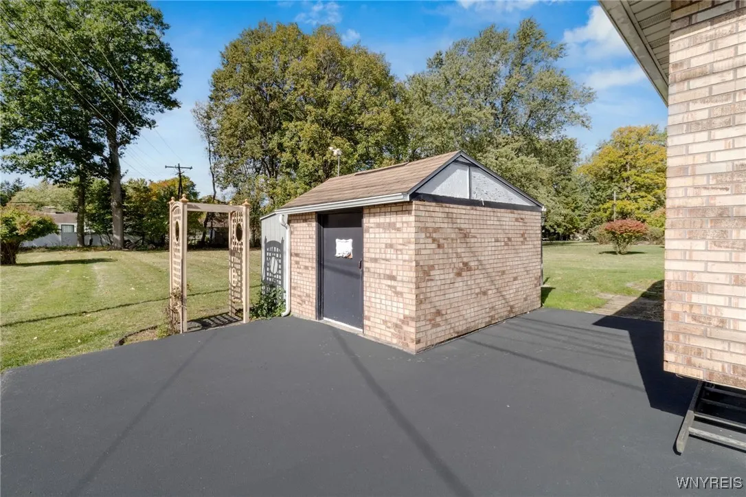 4520 Greenbriar Road, Clarence, New York 14221, Clarence, New York 14221, 3 Bedrooms Bedrooms, 8 Rooms Rooms,2 BathroomsBathrooms,Residential,Closed,4520 Greenbriar Road, Clarence, New York 14221,0,B1644123