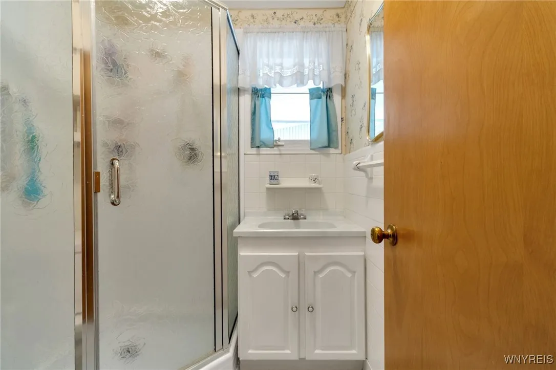 4520 Greenbriar Road, Clarence, New York 14221, Clarence, New York 14221, 3 Bedrooms Bedrooms, 8 Rooms Rooms,2 BathroomsBathrooms,Residential,For Sale,4520 Greenbriar Road, Clarence, New York 14221,0,B1644123