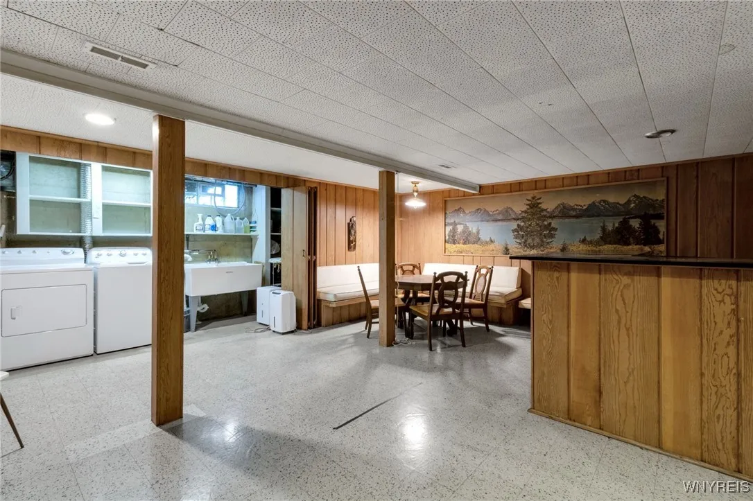 4520 Greenbriar Road, Clarence, New York 14221, Clarence, New York 14221, 3 Bedrooms Bedrooms, 8 Rooms Rooms,2 BathroomsBathrooms,Residential,For Sale,4520 Greenbriar Road, Clarence, New York 14221,0,B1644123