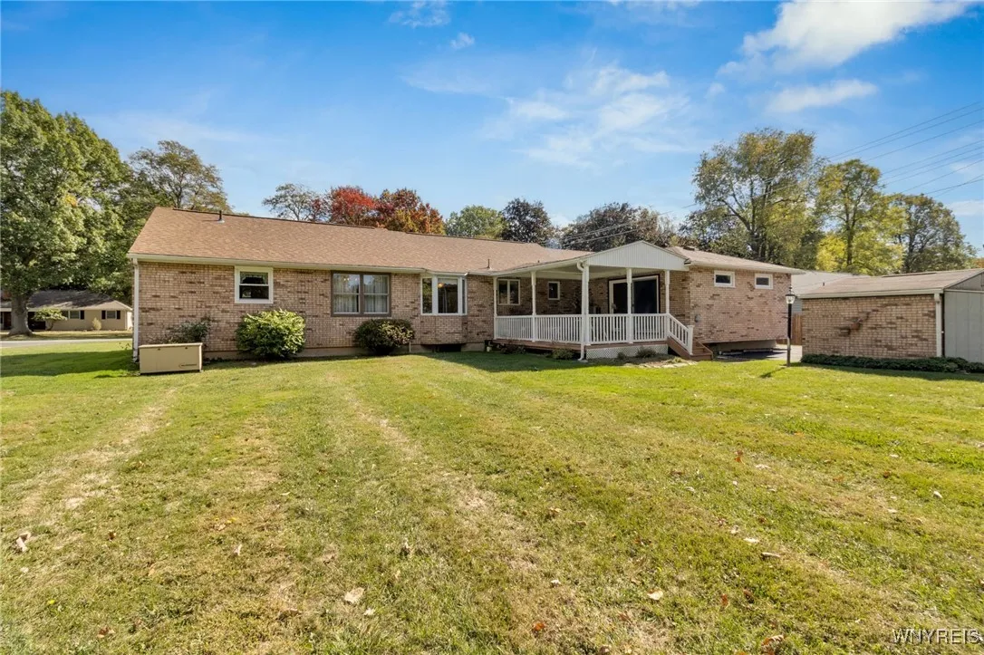 4520 Greenbriar Road, Clarence, New York 14221, Clarence, New York 14221, 3 Bedrooms Bedrooms, 8 Rooms Rooms,2 BathroomsBathrooms,Residential,For Sale,4520 Greenbriar Road, Clarence, New York 14221,0,B1644123