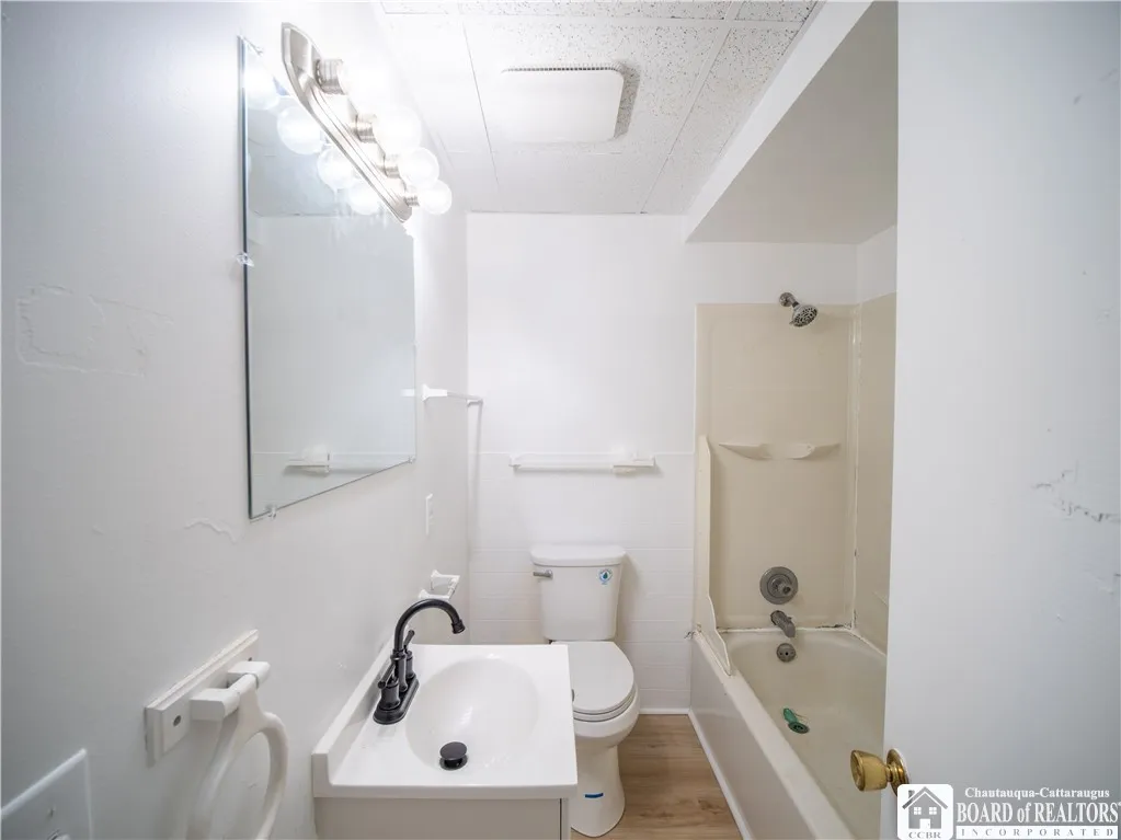 38-42 West Main Street, Pomfret, New York 14063, Pomfret, New York 14063, 3 Bedrooms Bedrooms, ,Multi Family,For Sale,38-42 West Main Street, Pomfret, New York 14063,0,R1644272