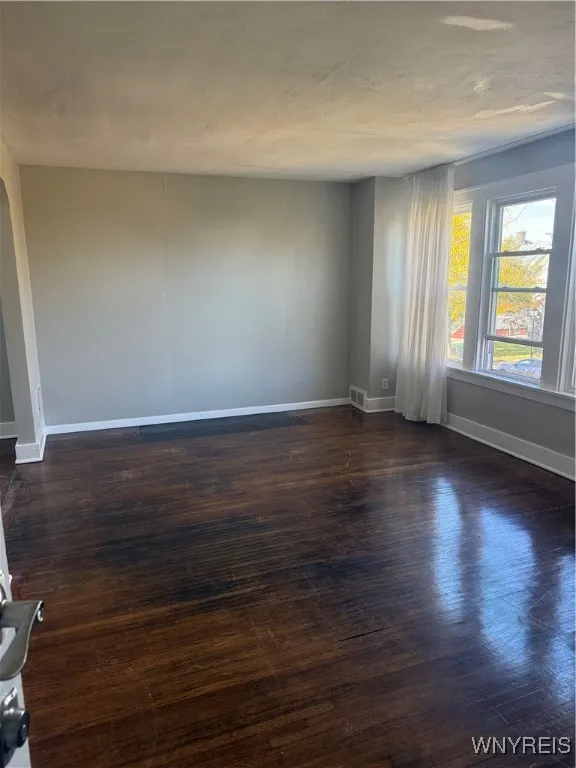 374 Victoria Boulevard, Tonawanda, New York 14217, Tonawanda, New York 14217, 2 Bedrooms Bedrooms, 5 Rooms Rooms,1 BathroomBathrooms,Residential Lease,For Rent,374 Victoria Boulevard, Tonawanda, New York 14217,0,B1644755