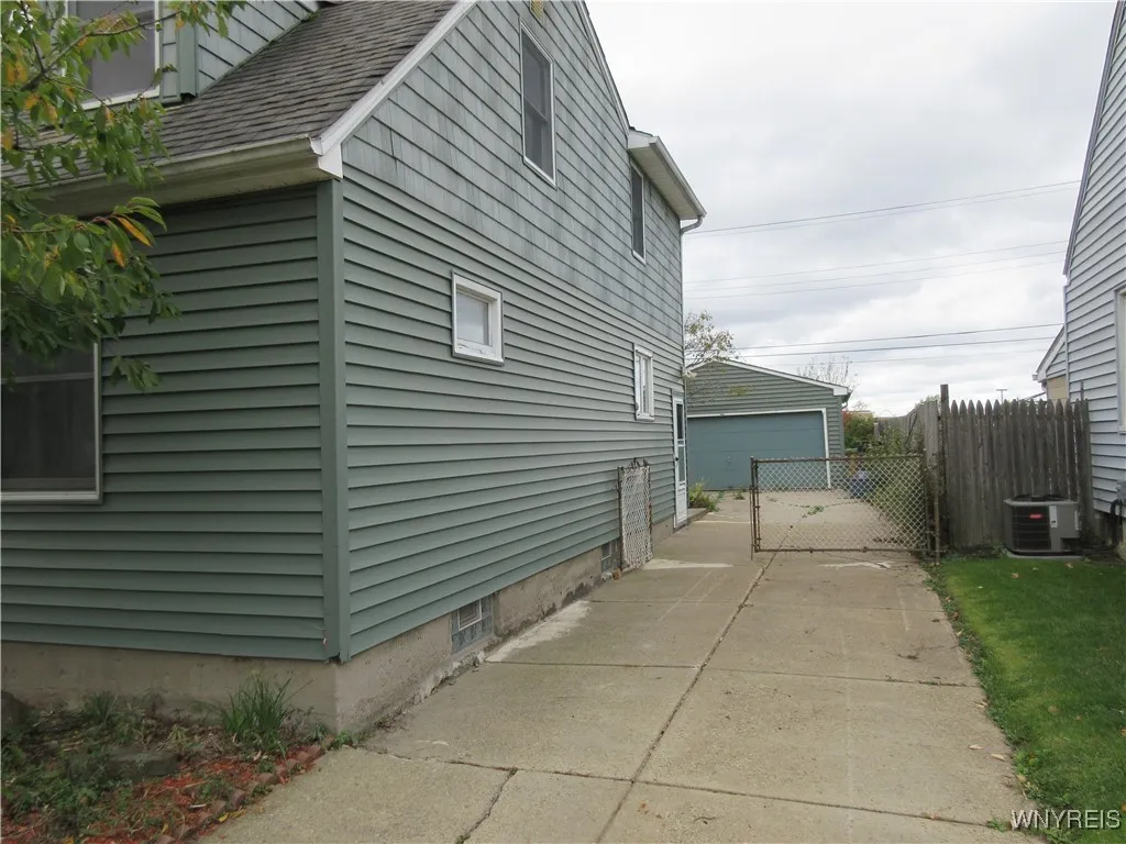 46 Princeton Court, Cheektowaga, New York 14225, Cheektowaga, New York 14225, 5 Bedrooms Bedrooms, 7 Rooms Rooms,3 BathroomsBathrooms,Residential,For Sale,46 Princeton Court, Cheektowaga, New York 14225,0,B1644763