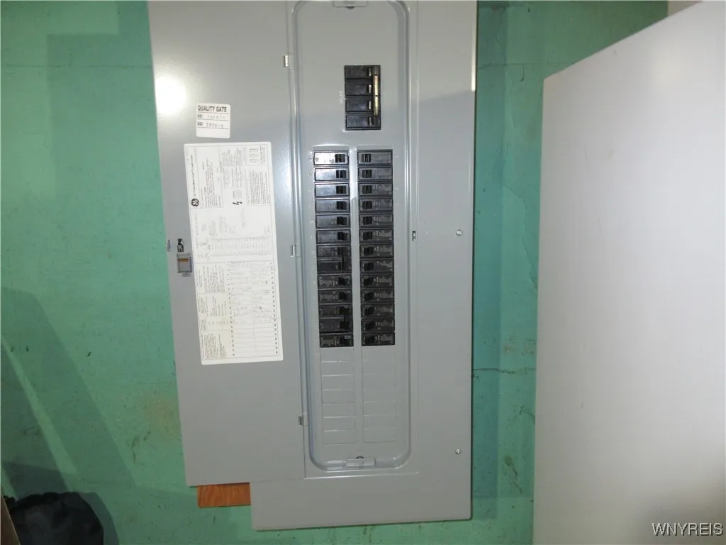 46 Princeton Court, Cheektowaga, New York 14225, Cheektowaga, New York 14225, 5 Bedrooms Bedrooms, 7 Rooms Rooms,3 BathroomsBathrooms,Residential,For Sale,46 Princeton Court, Cheektowaga, New York 14225,0,B1644763