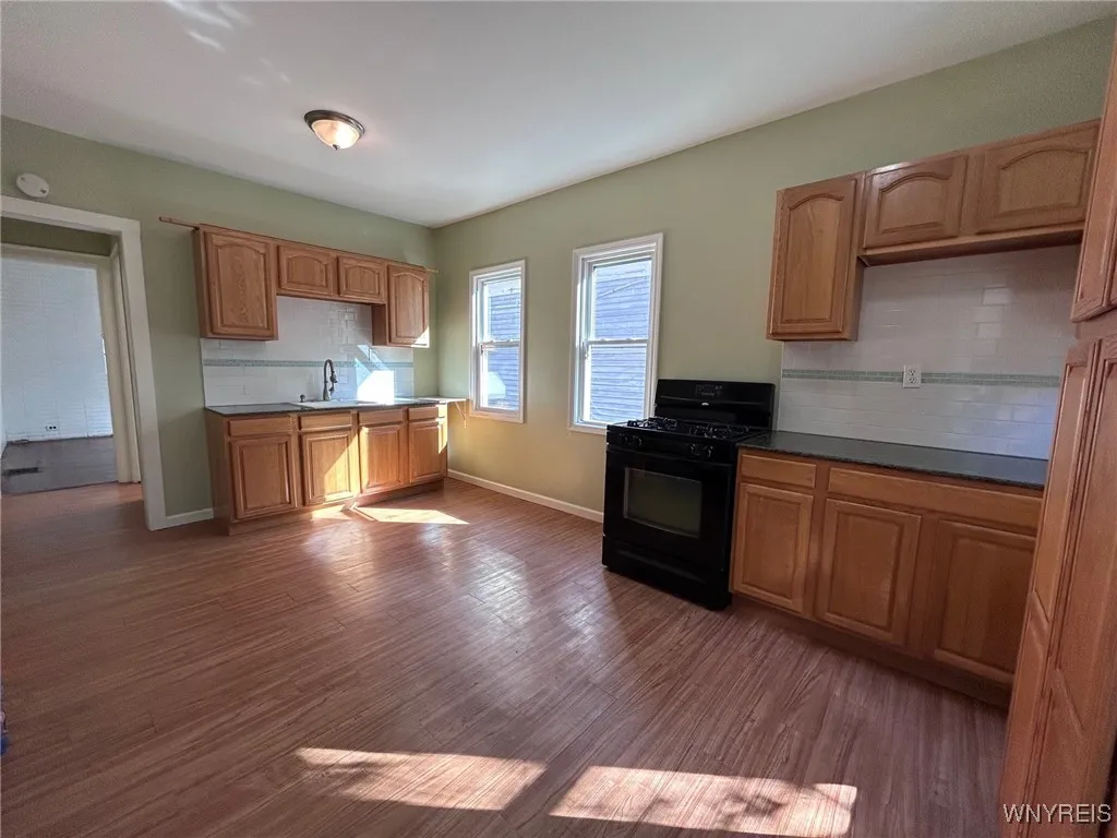 1709 Amherst Street, Buffalo, New York 14214, Buffalo, New York 14214, 2 Bedrooms Bedrooms, 9 Rooms Rooms,1 BathroomBathrooms,Residential Lease,For Rent,1709 Amherst Street, Buffalo, New York 14214,0,B1644778