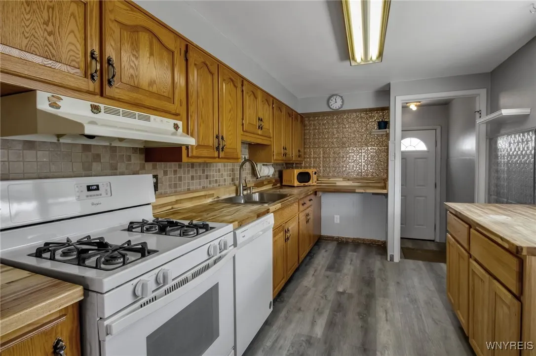 81 Winkler Drive, Tonawanda, New York 14150, Tonawanda, New York 14150, 3 Bedrooms Bedrooms, 7 Rooms Rooms,1 BathroomBathrooms,Residential,For Sale,81 Winkler Drive, Tonawanda, New York 14150,0,B1644735