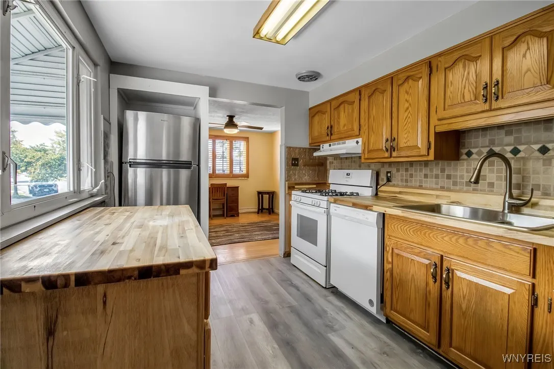81 Winkler Drive, Tonawanda, New York 14150, Tonawanda, New York 14150, 3 Bedrooms Bedrooms, 7 Rooms Rooms,1 BathroomBathrooms,Residential,For Sale,81 Winkler Drive, Tonawanda, New York 14150,0,B1644735