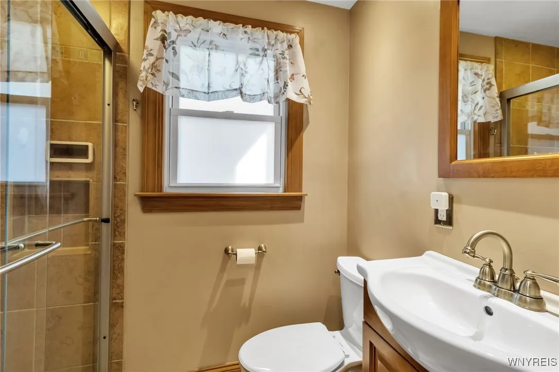 33 Jackson Avenue, North Tonawanda, New York 14120, North Tonawanda, New York 14120, 3 Bedrooms Bedrooms, 9 Rooms Rooms,2 BathroomsBathrooms,Residential,For Sale,33 Jackson Avenue, North Tonawanda, New York 14120,0,B1644737