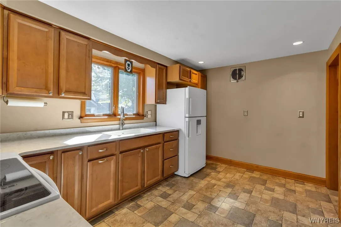 33 Jackson Avenue, North Tonawanda, New York 14120, North Tonawanda, New York 14120, 3 Bedrooms Bedrooms, 9 Rooms Rooms,2 BathroomsBathrooms,Residential,For Sale,33 Jackson Avenue, North Tonawanda, New York 14120,0,B1644737