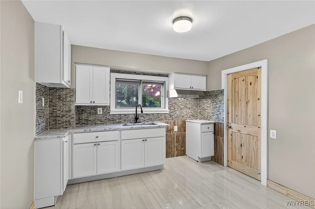 689 Longmeadow Road, Amherst, New York 14226, Amherst, New York 14226, 3 Bedrooms Bedrooms, 8 Rooms Rooms,2 BathroomsBathrooms,Residential,For Sale,689 Longmeadow Road, Amherst, New York 14226,0,B1644771