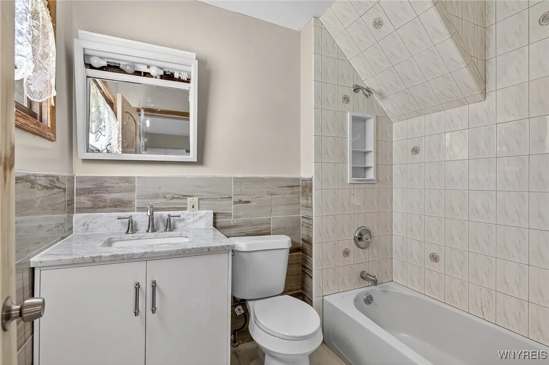 689 Longmeadow Road, Amherst, New York 14226, Amherst, New York 14226, 3 Bedrooms Bedrooms, 8 Rooms Rooms,2 BathroomsBathrooms,Residential,For Sale,689 Longmeadow Road, Amherst, New York 14226,0,B1644771