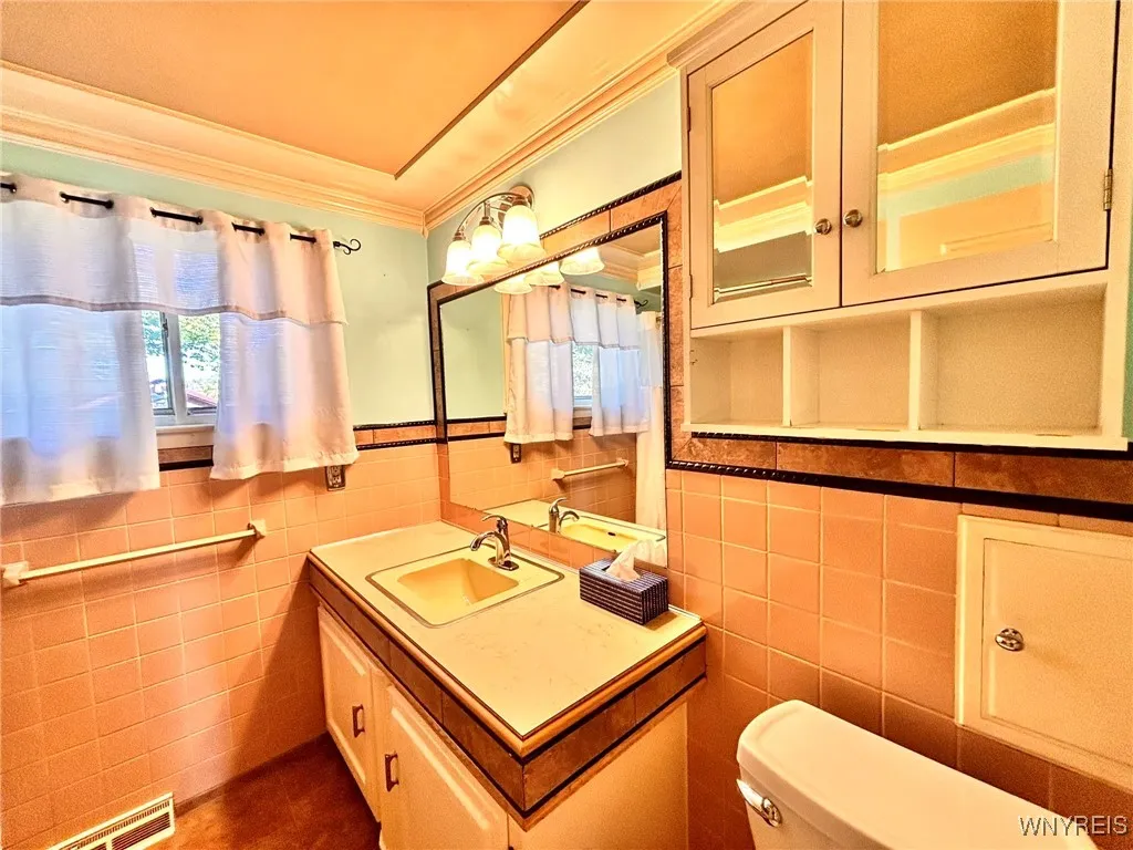 1700 Southwestern Boulevard, West Seneca, New York, West Seneca, New York 14224, 3 Bedrooms Bedrooms, 9 Rooms Rooms,1 BathroomBathrooms,Residential,For Sale,1700 Southwestern Boulevard, West Seneca, New York,0,B1644483