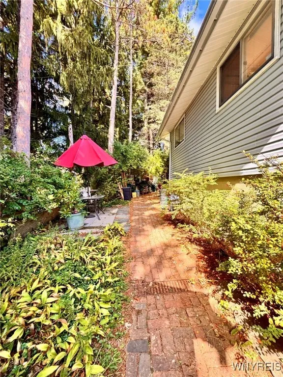 1700 Southwestern Boulevard, West Seneca, New York, West Seneca, New York 14224, 3 Bedrooms Bedrooms, 9 Rooms Rooms,1 BathroomBathrooms,Residential,For Sale,1700 Southwestern Boulevard, West Seneca, New York,0,B1644483