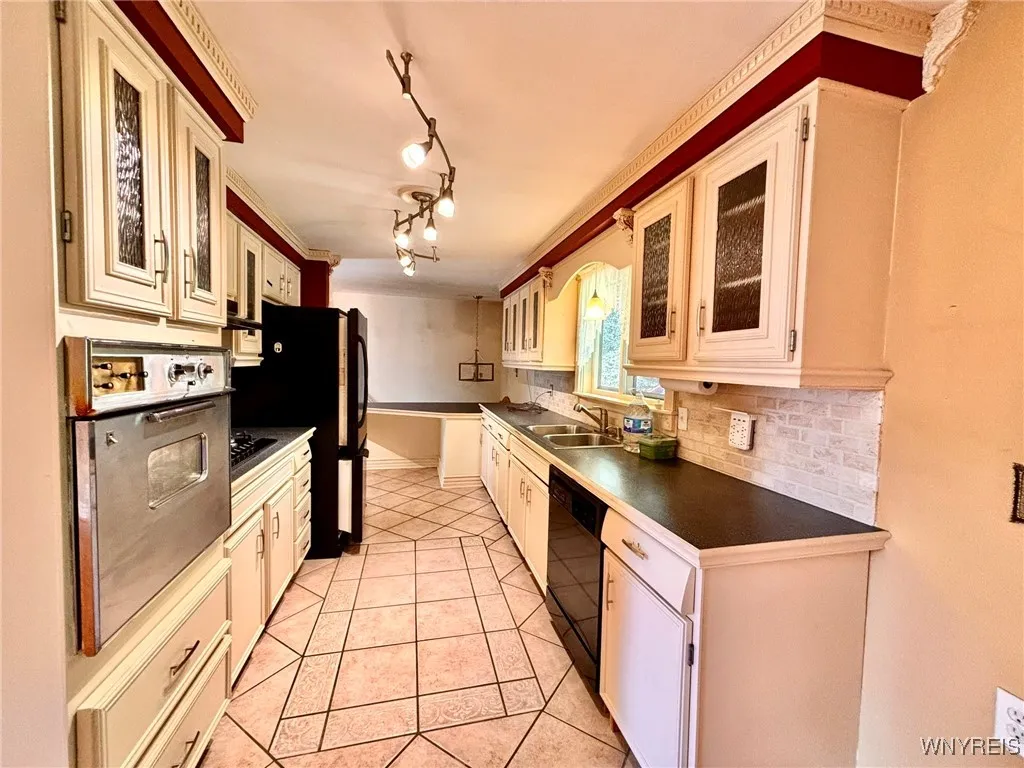 1700 Southwestern Boulevard, West Seneca, New York, West Seneca, New York 14224, 3 Bedrooms Bedrooms, 9 Rooms Rooms,1 BathroomBathrooms,Residential,For Sale,1700 Southwestern Boulevard, West Seneca, New York,0,B1644483