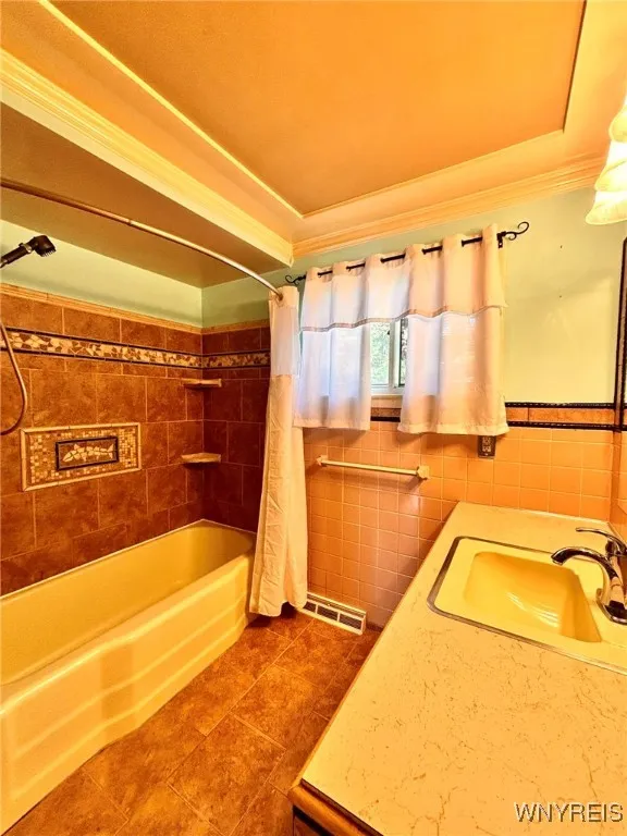 1700 Southwestern Boulevard, West Seneca, New York, West Seneca, New York 14224, 3 Bedrooms Bedrooms, 9 Rooms Rooms,1 BathroomBathrooms,Residential,For Sale,1700 Southwestern Boulevard, West Seneca, New York,0,B1644483