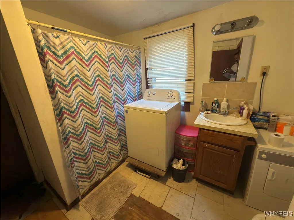839 Perry Street, Buffalo, New York 14210, Buffalo, New York 14210, 6 Bedrooms Bedrooms, ,2 BathroomsBathrooms,Residential,For Sale,839 Perry Street, Buffalo, New York 14210,0,B1643219