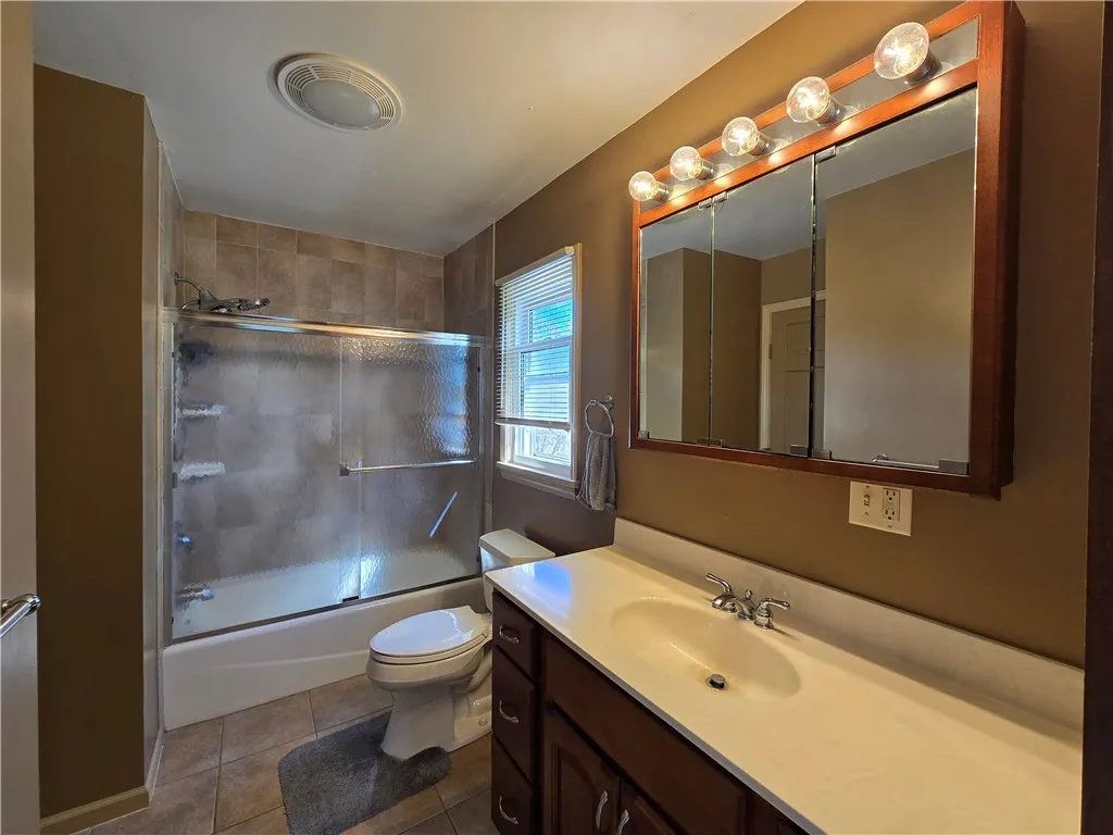 16 Long Park Lane, Greece, New York 14612, Greece, New York 14612, 3 Bedrooms Bedrooms, 7 Rooms Rooms,1 BathroomBathrooms,Residential,For Sale,16 Long Park Lane, Greece, New York 14612,0,R1644797