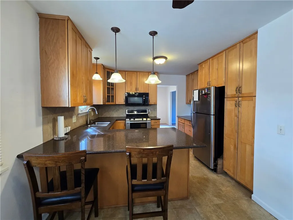16 Long Park Lane, Greece, New York 14612, Greece, New York 14612, 3 Bedrooms Bedrooms, 7 Rooms Rooms,1 BathroomBathrooms,Residential,For Sale,16 Long Park Lane, Greece, New York 14612,0,R1644797
