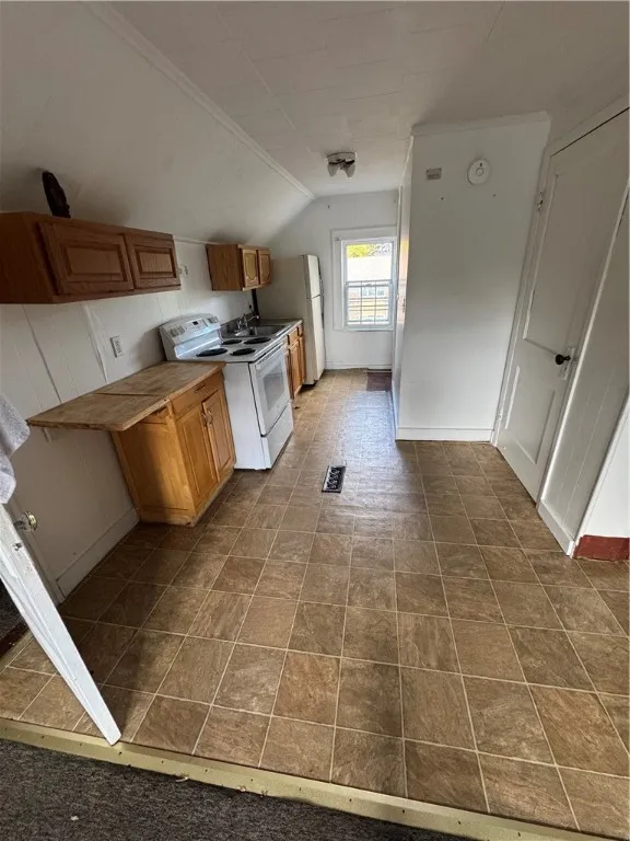 unit E4 kitchen