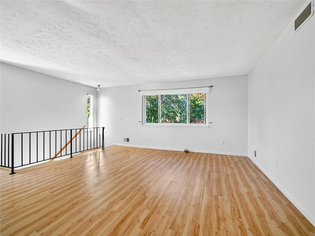 478 Eastbrooke Lane, Brighton, New York 14618, Brighton, New York 14618, 2 Bedrooms Bedrooms, 4 Rooms Rooms,1 BathroomBathrooms,Residential,For Sale,478 Eastbrooke Lane, Brighton, New York 14618,0,R1644404